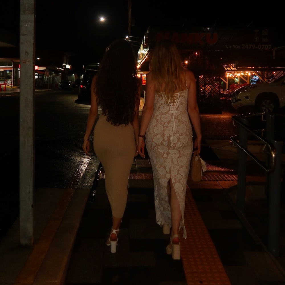 Elegant White Lace Dress - Picture 6 of 6